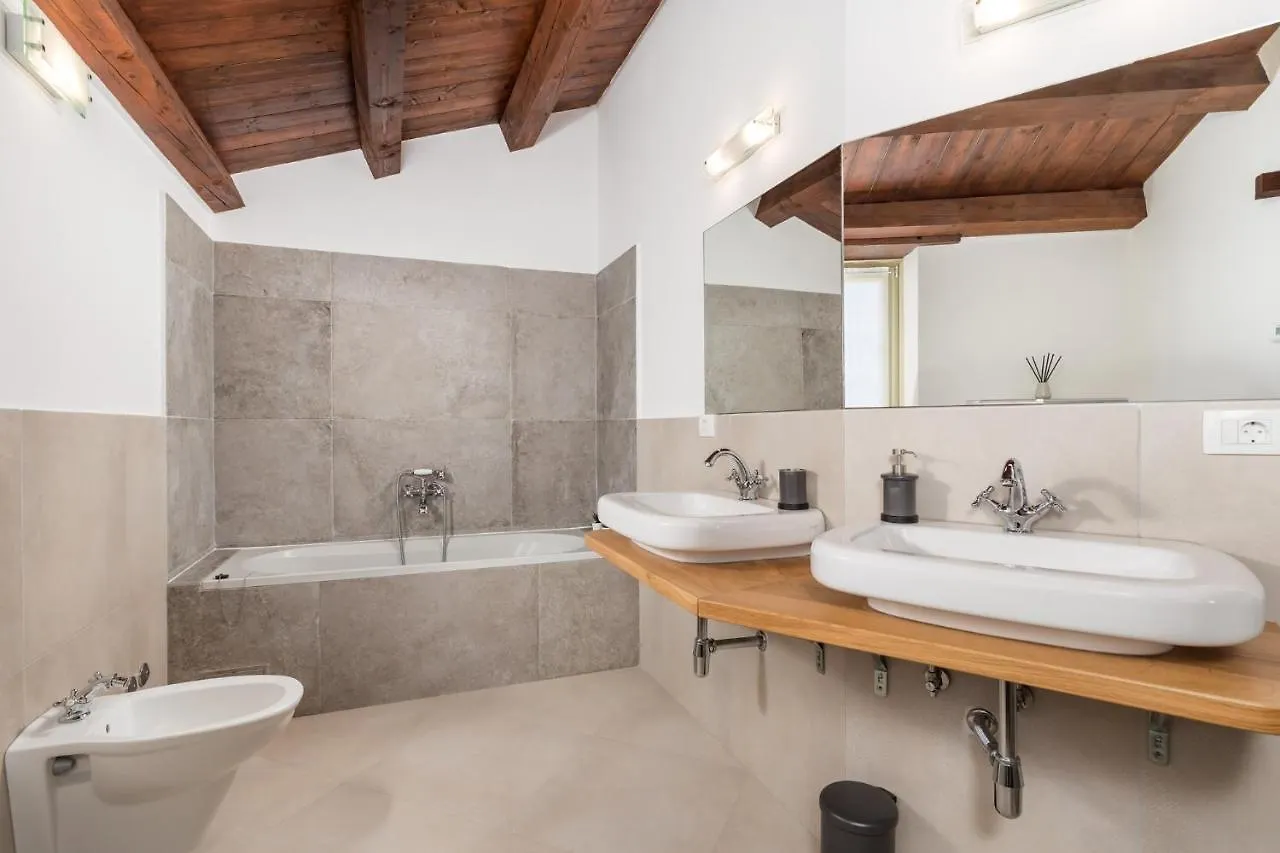 Villa Leonida Zuzici 0*,