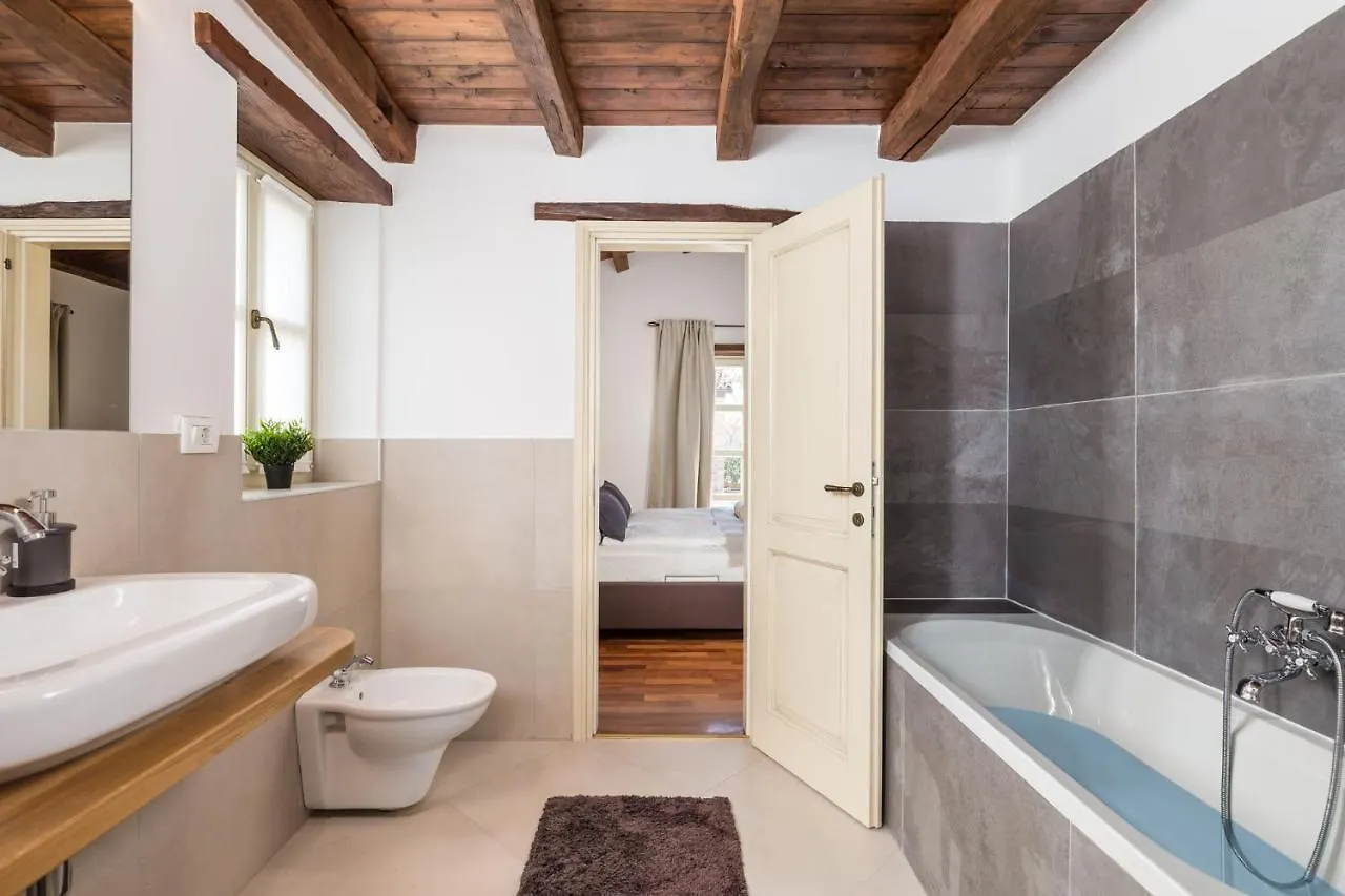 Villa Leonida Zuzici 0*,  Croatia